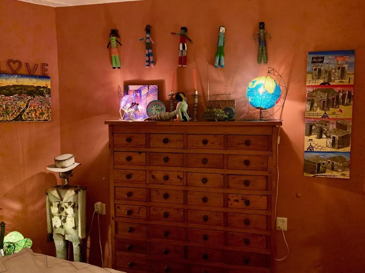 ** Bed & Breakfast The African Lily Amsterdam Netherlands